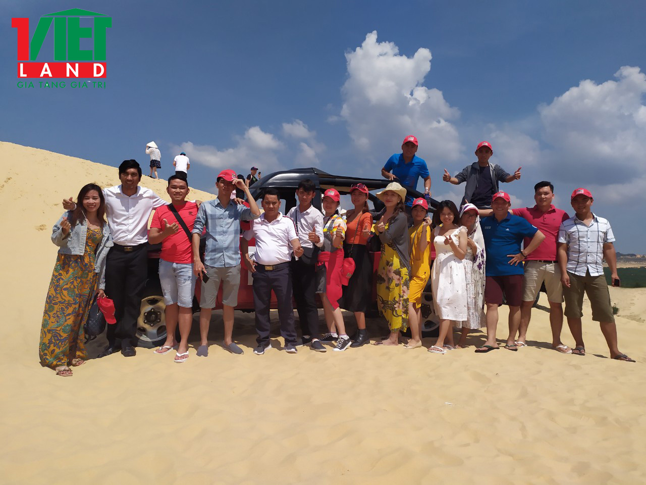 Công ty tham quan đồi cát địa hình một trong những địa danh đẹp của Phan Thiết