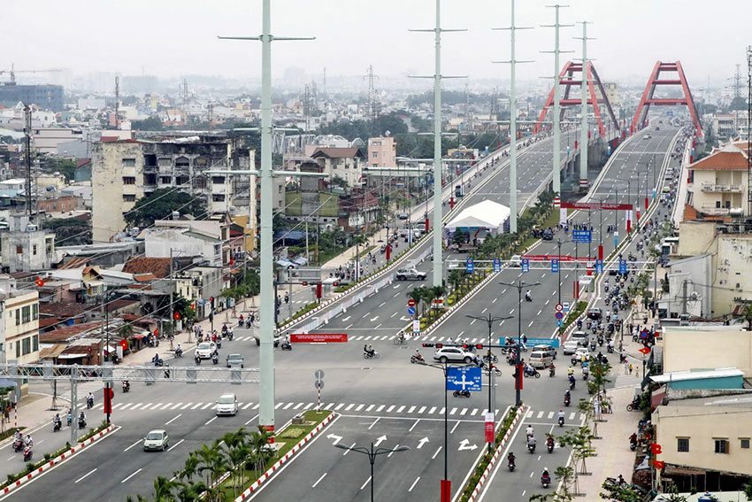 Đại lộ Phạm Văn Đồng, tuyến giao thông huyết mạch kết nối Uni Mall Center với trung tâm TPHCM.